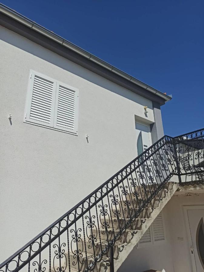 Apartman Stella ロバニスカ エクステリア 写真